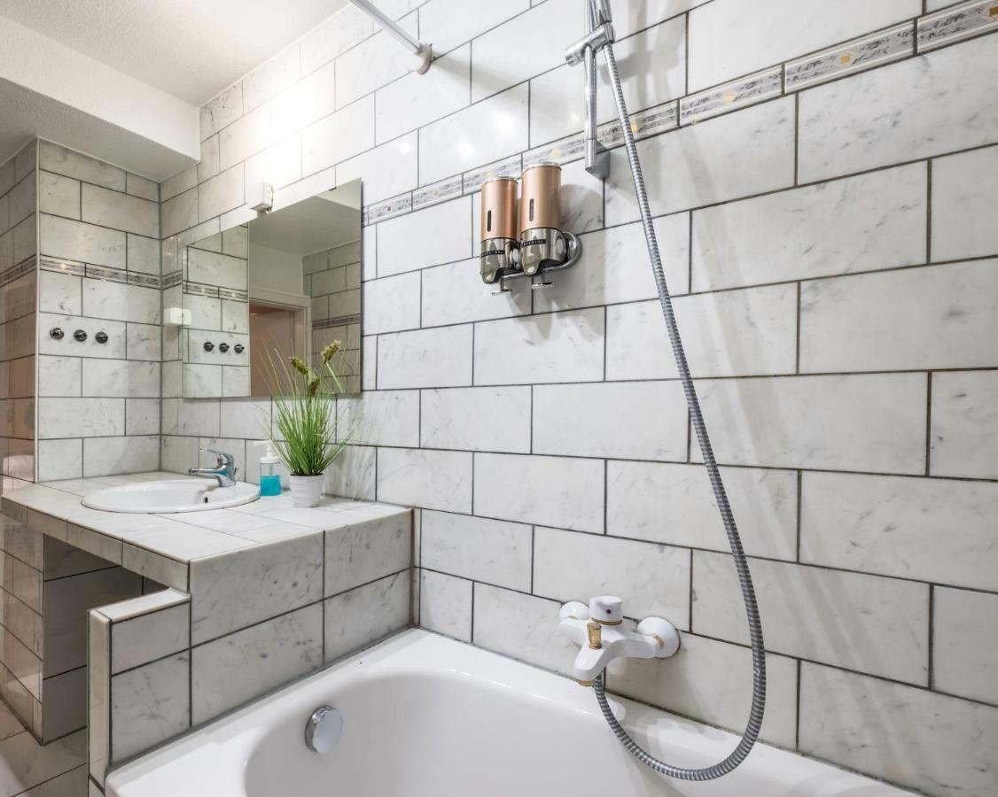 Basement Apartment Cologne Exterior photo